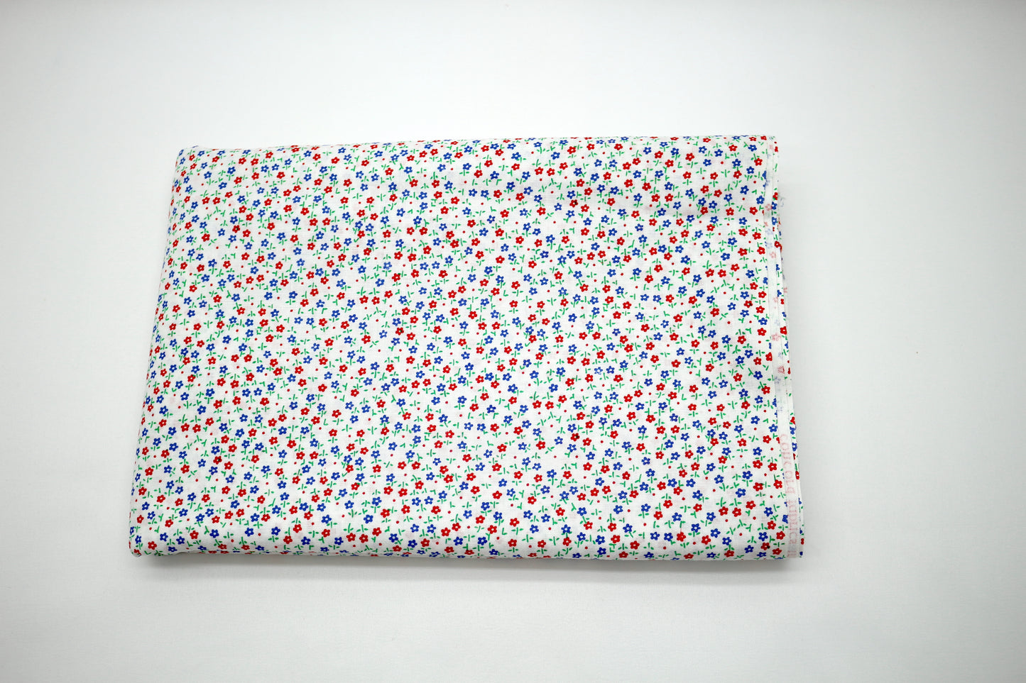 Red & Blue Daisy's Cotton Fabric 44" x 3 yds