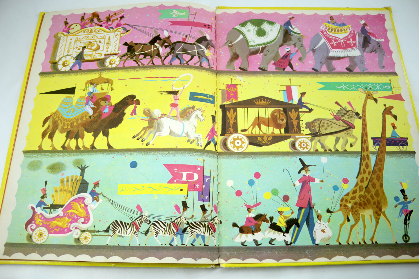 Vintage 1972 Walt Disney’s Dumbo Book - A Classic Tale with Retro Charm