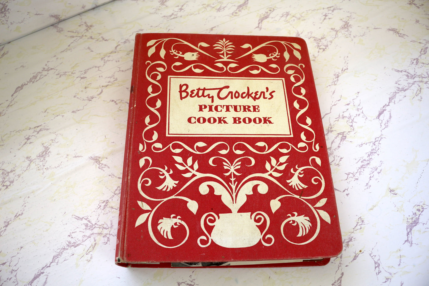 Betty Crocker Picture Cookbook – Culinary Delights & Inspiring Graphics!