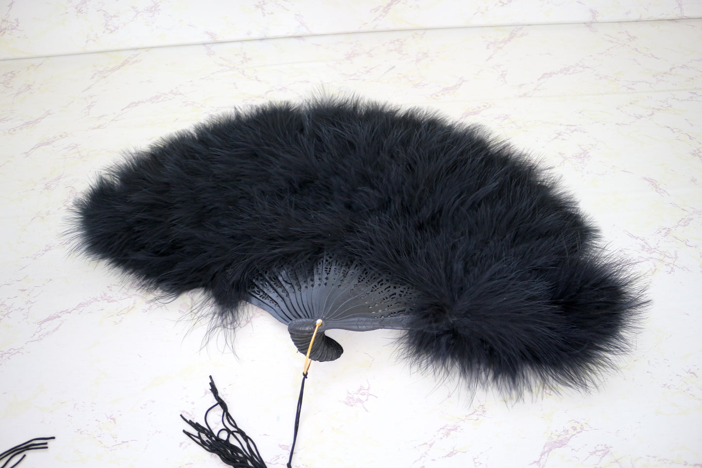 Handmade Feathered Fans – Vintage-Inspired Elegance for Every Occasion!