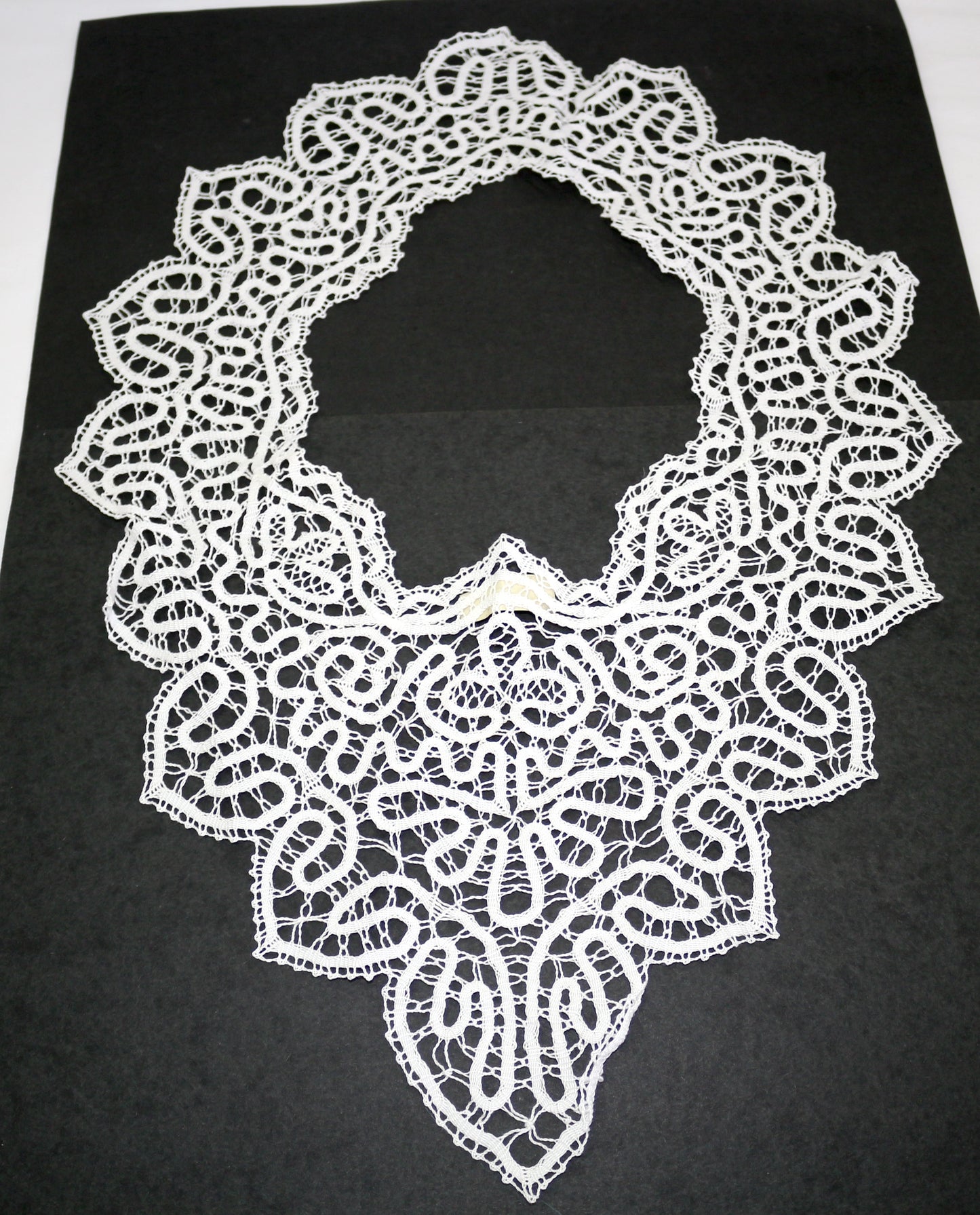 Vintage Lace Collars – Elegant & Timeless Trims