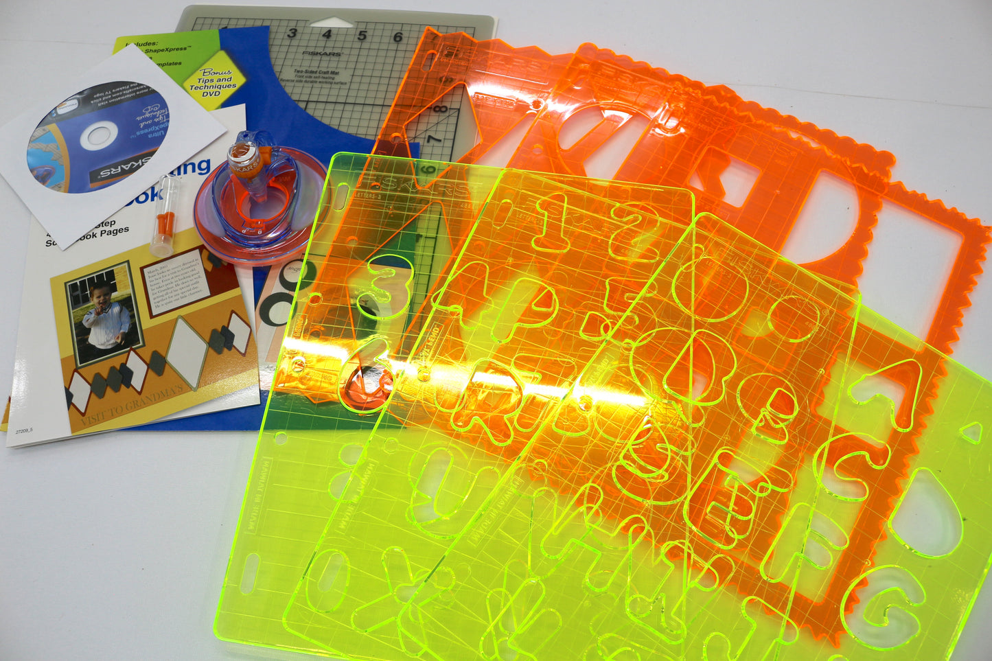 "Fiskars Favorites" – Stencil & Cutting Bundle