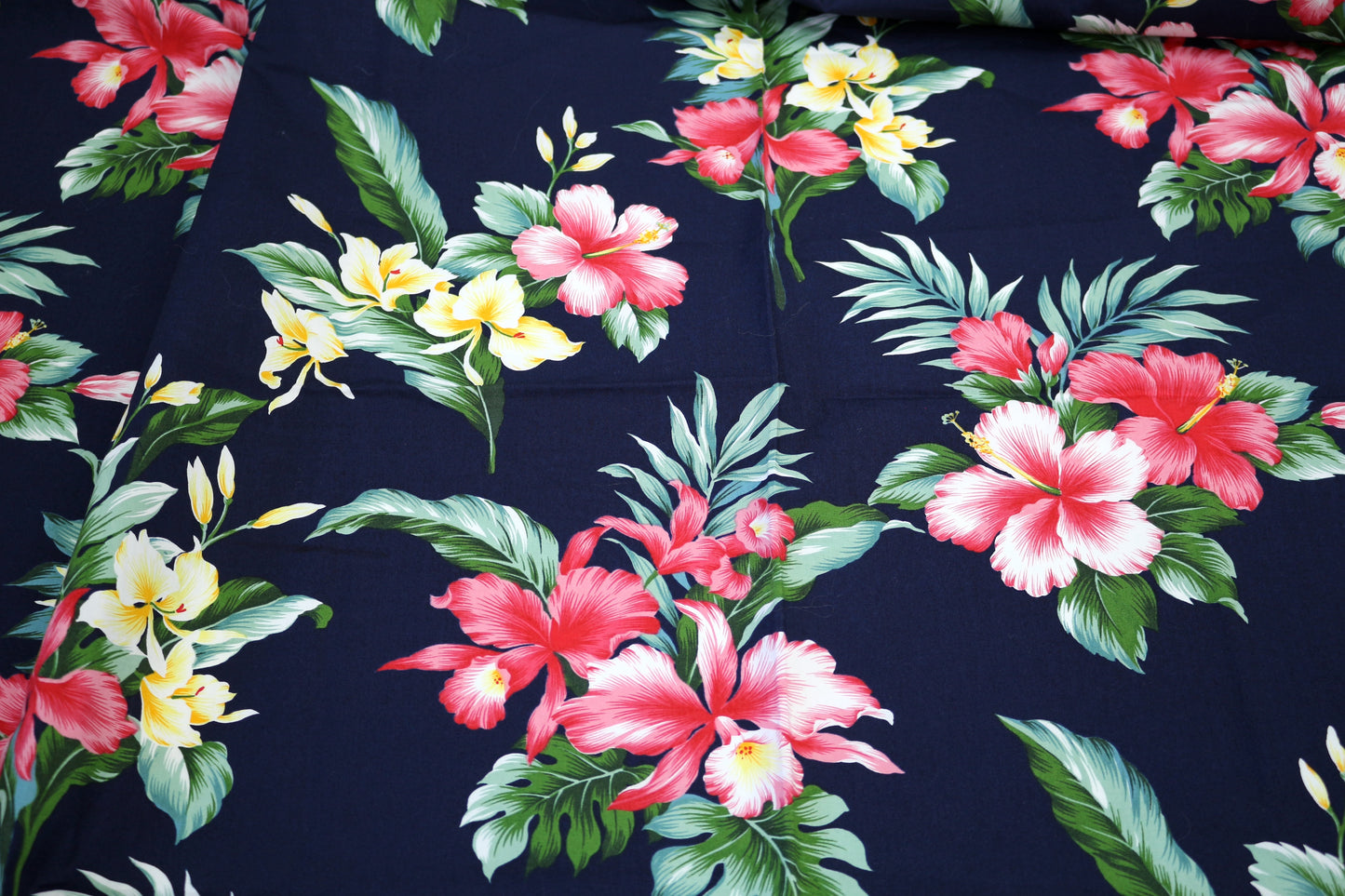 Island Morning Hibiscus &Leaf Cotton – 44" x 1 Yard