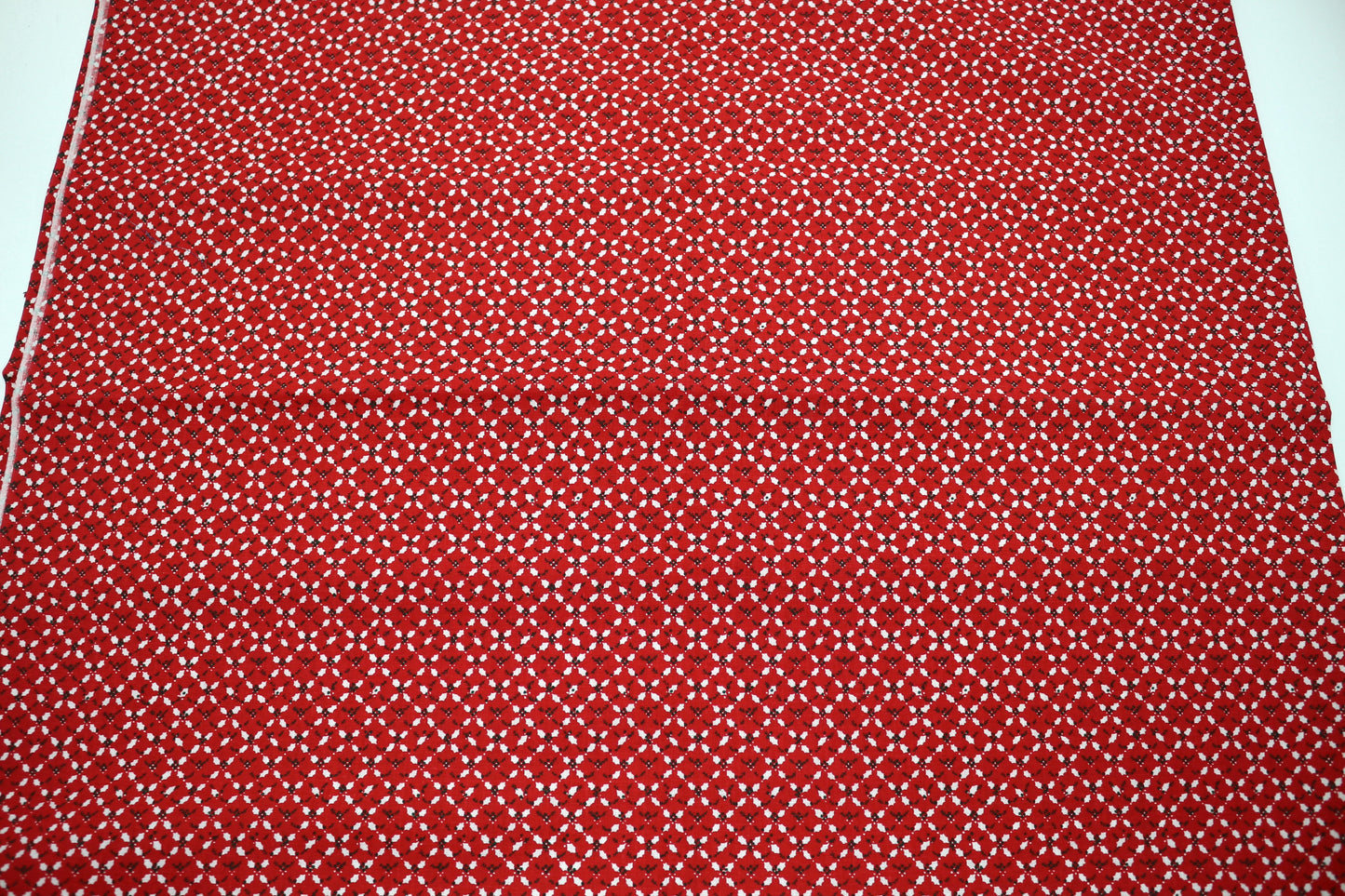 “Peppermint Lattice” Cotton Fabric – 44" x 2 Yards 🍬✨