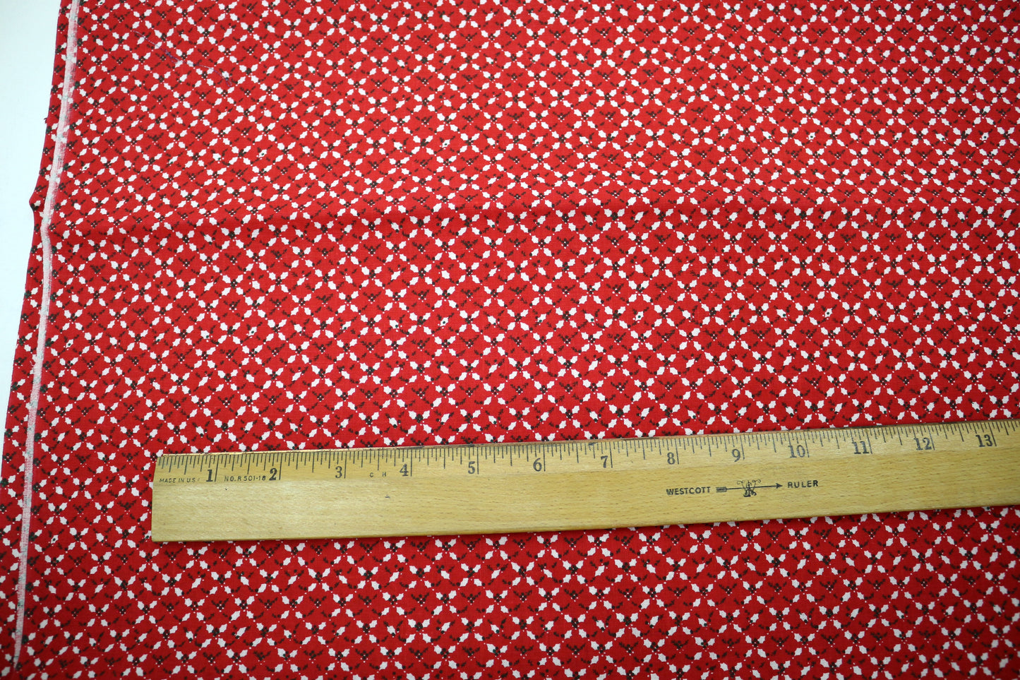 “Peppermint Lattice” Cotton Fabric – 44" x 2 Yards 🍬✨
