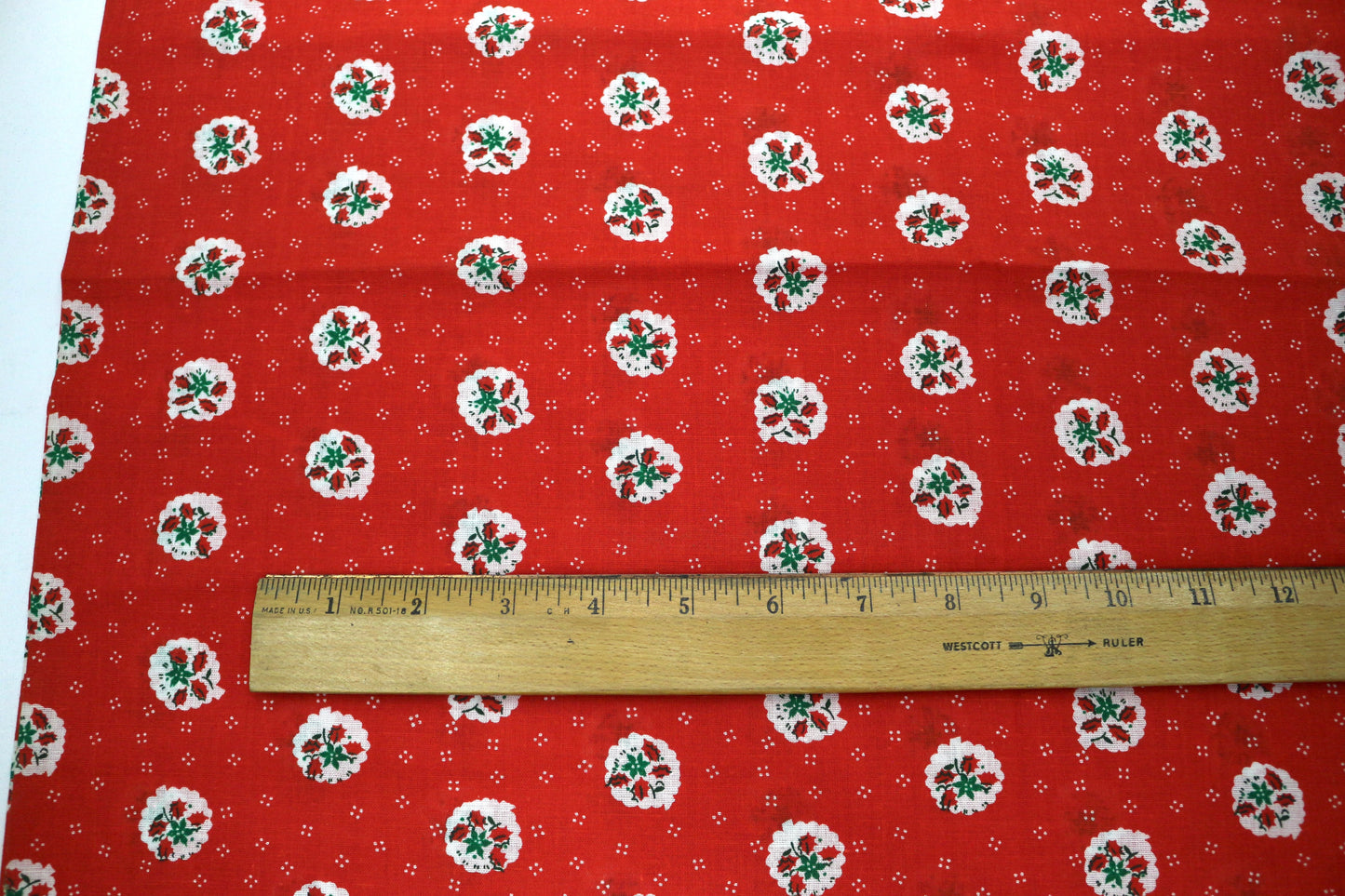 “Holly Wreath Dots” Cotton Fabric – 45" x 1 Yard 🎀🌿