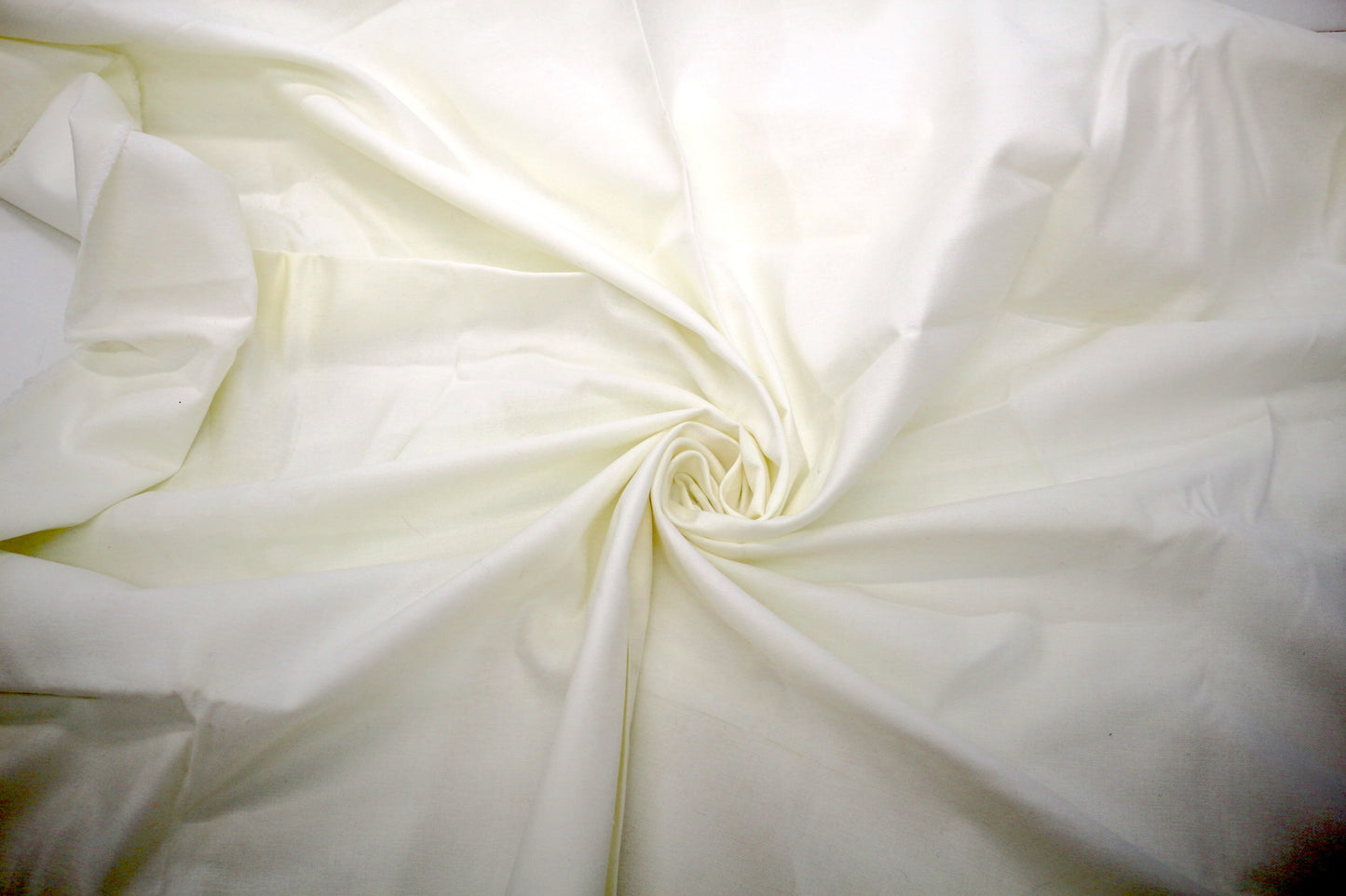 🤍 Midweight Cotton Fabric – 46" x 1.5 Yards