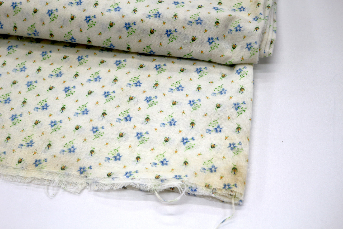 Vintage Blue Floral Flannel – 44" x 2.5 Yards (Light Staining) 💙🌼