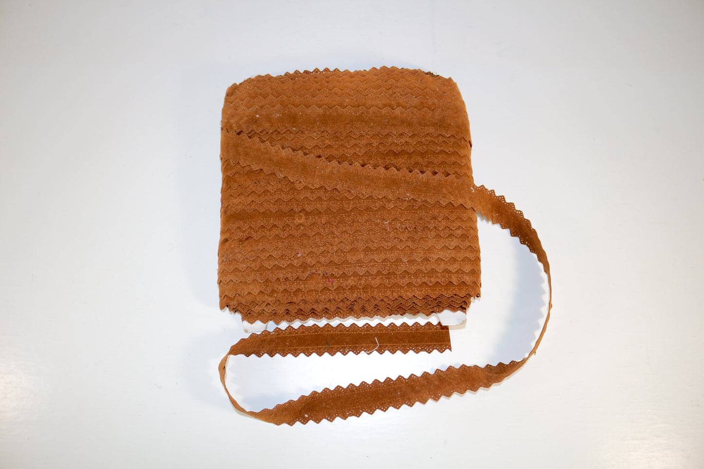 Velvet-Feel Ric Rac Trim – Warm Brown (Continuous Length)