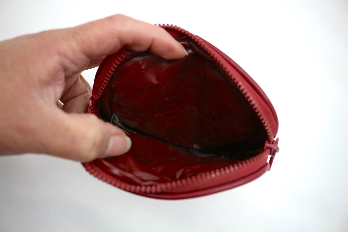 Blooming Nostalgia: Retro Zip Bag with Rosy Charm