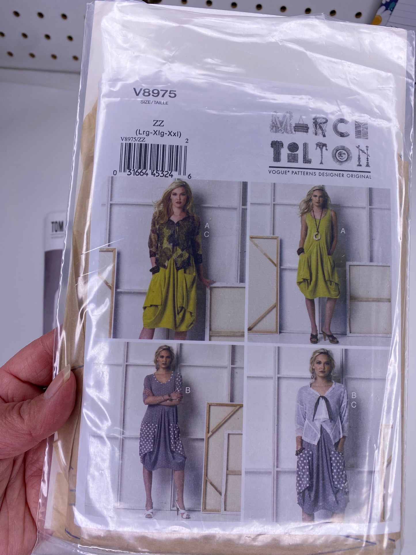 Vogue V1431, Vogue V8975 Sewing Patterns PK144