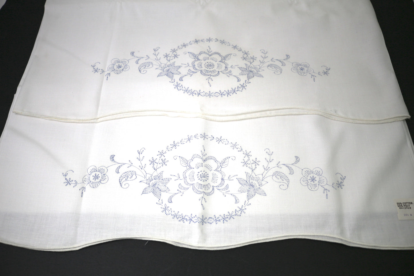Vogarts Creative Needlework -2 Pillowcases with Embroidery Pattern