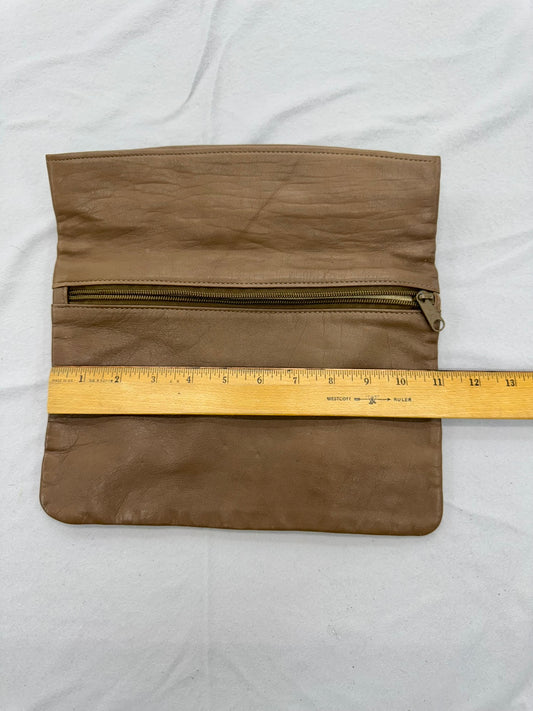 Tan Fold Over Clutch – Secondhand Bag for Upcycling or Everyday Use