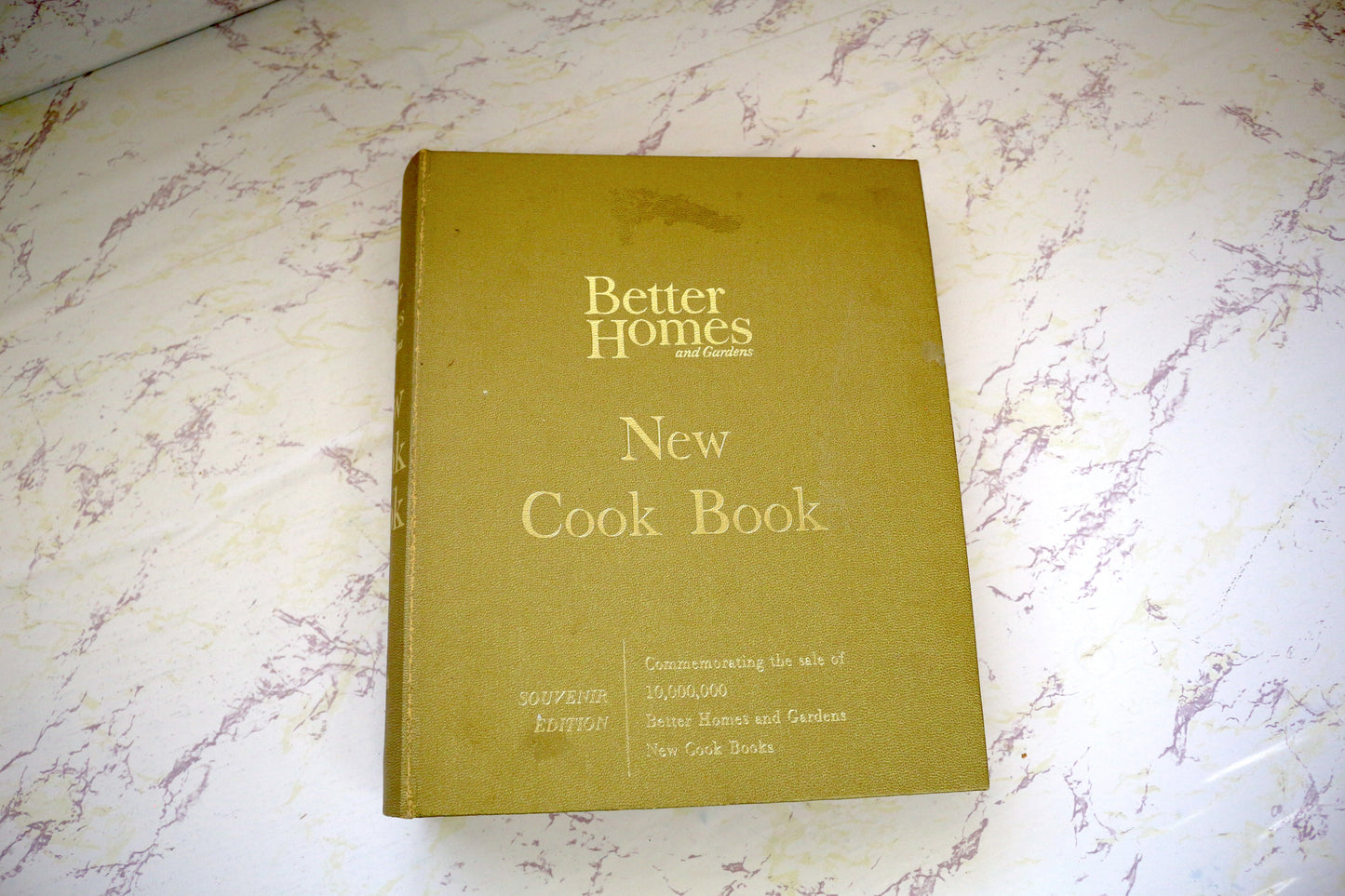 Better Homes & Gardens Gold Cookbook – Culinary Delights & Inspiring Graphics!