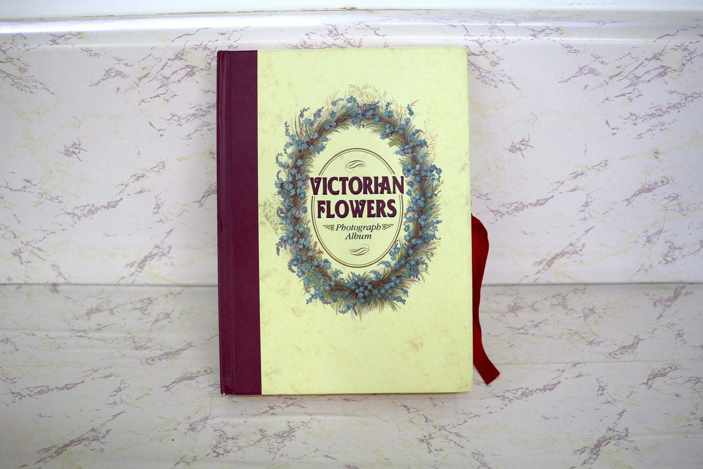 🌺 Victorian Flowers Photograph Album – Timeless Elegance for Your Memories 🌺