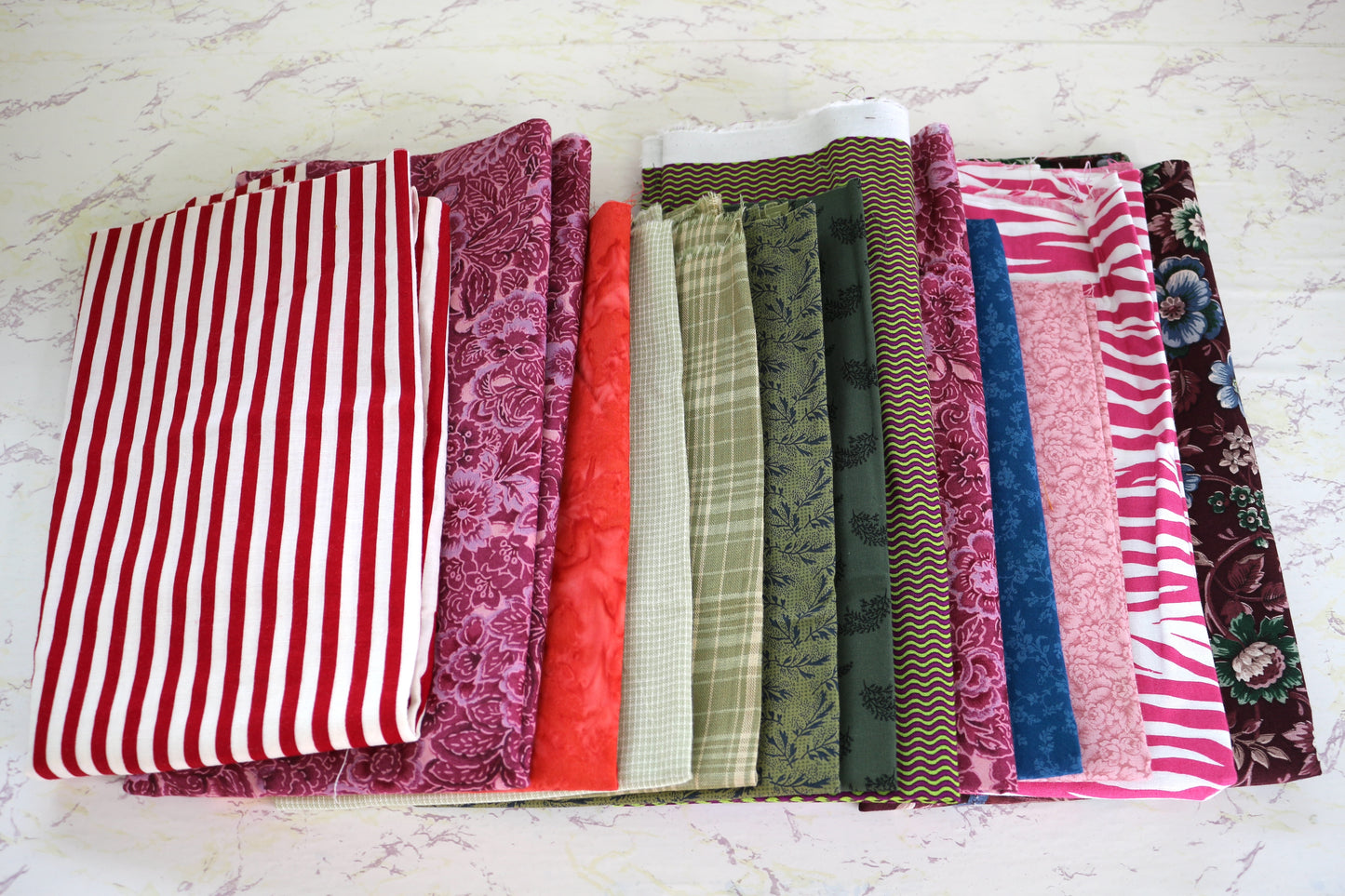 Sustainable Creativity: 1.5 lb Cotton Fabric Sets Fabric Flair Finds