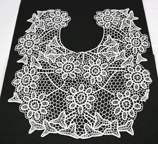 Vintage Lace Collars – Elegant & Timeless Trims