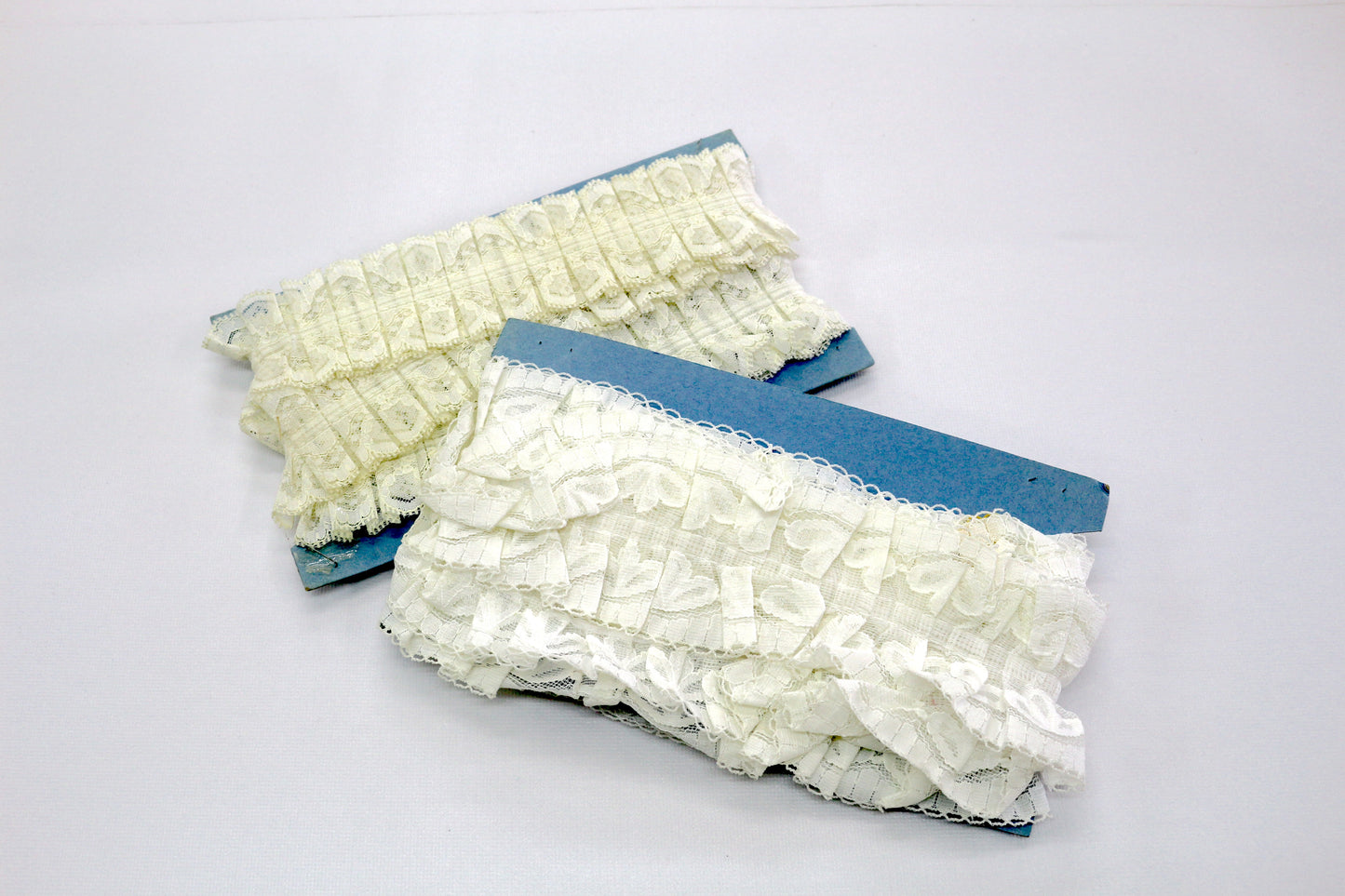 Vintage White Ruffled Trim – Elegant & Timeless
