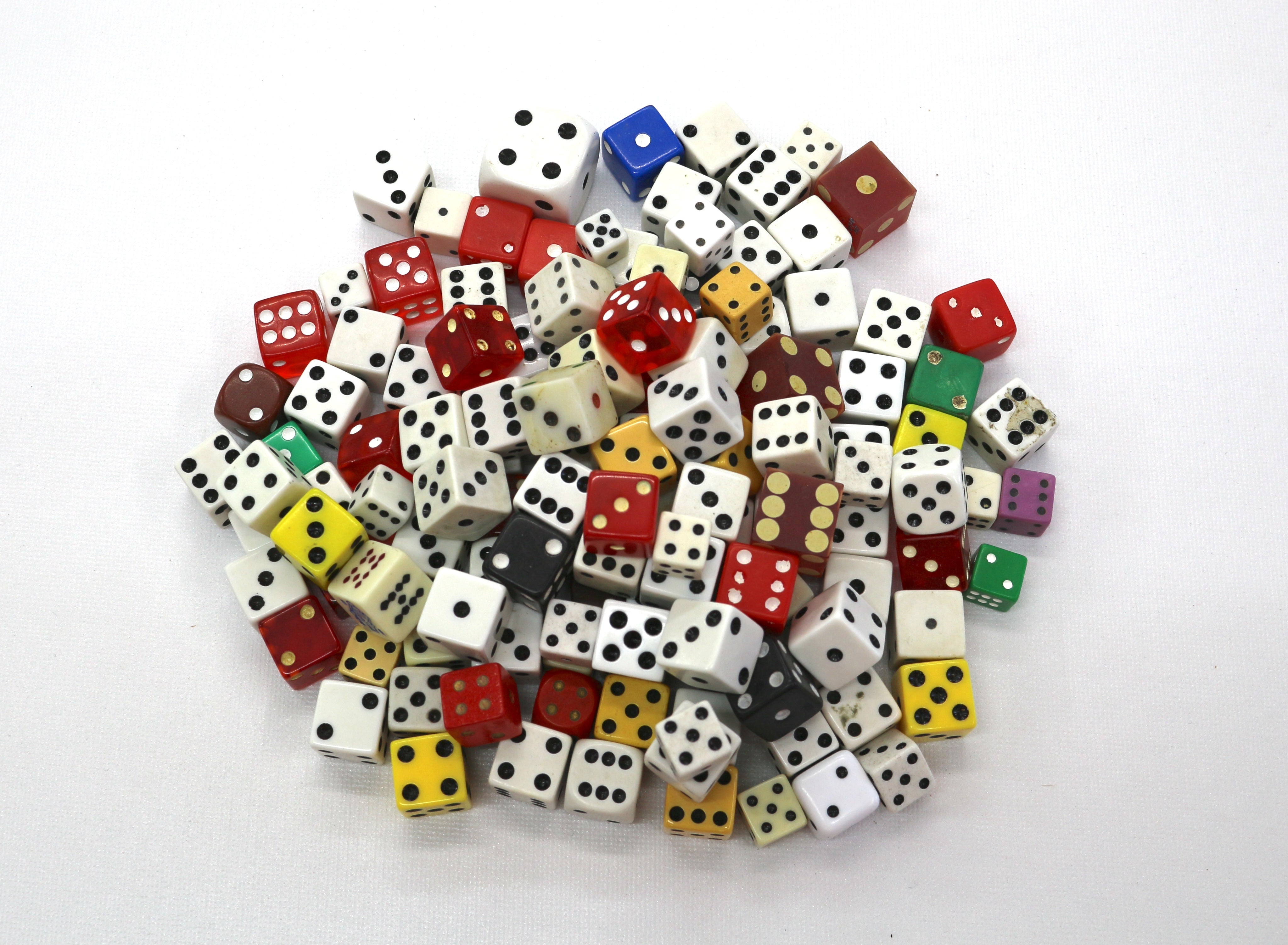 Mystery Dice – Random Mix from Vintage & Modern Games – Makeropolis