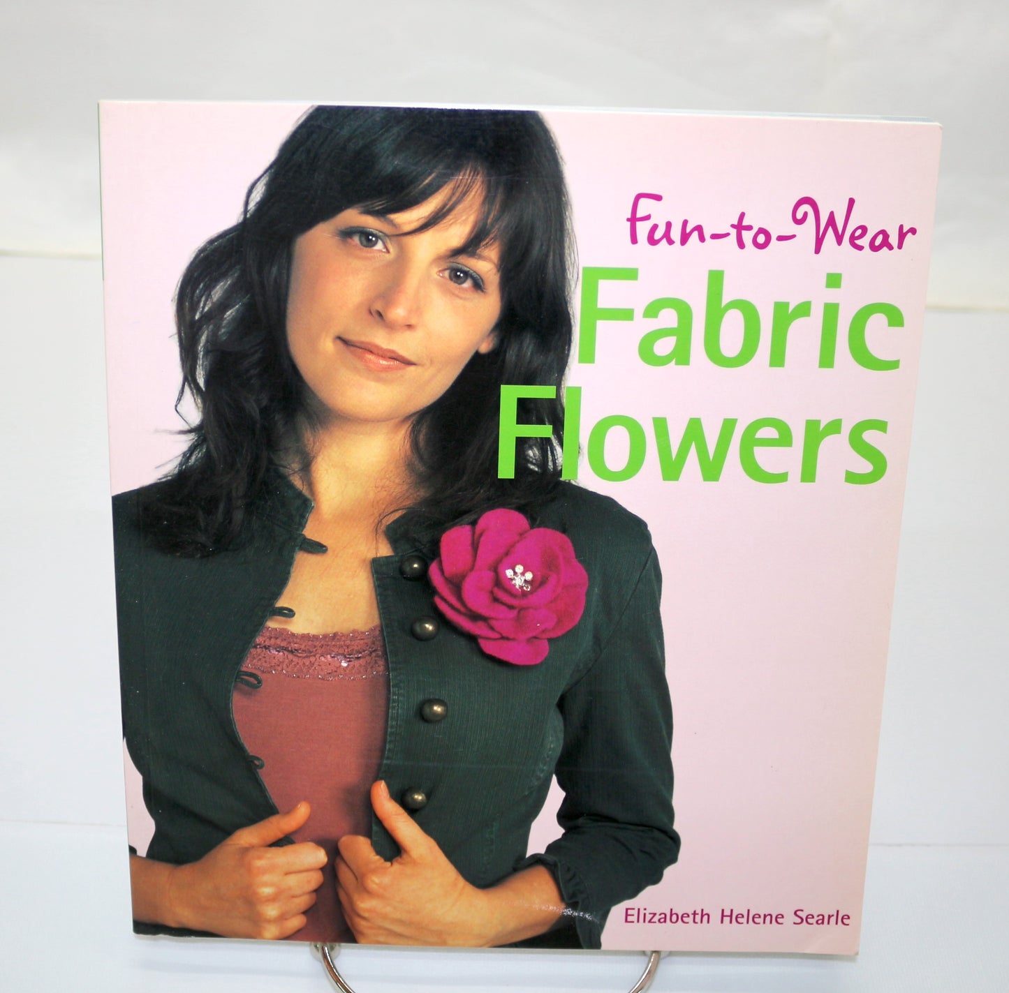 Fun to Wear Fabric Flowers By Elizabeth Helene Searle