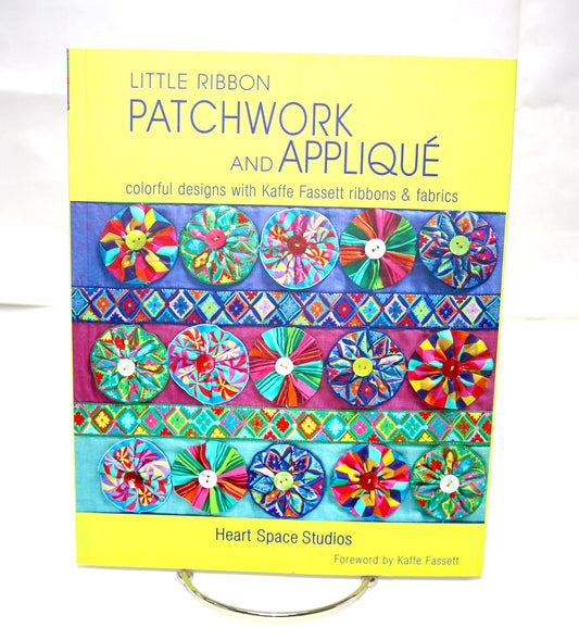 Little Ribbon Patchwork and Appliqué – Kaffe Fassett’s Colorful Touch