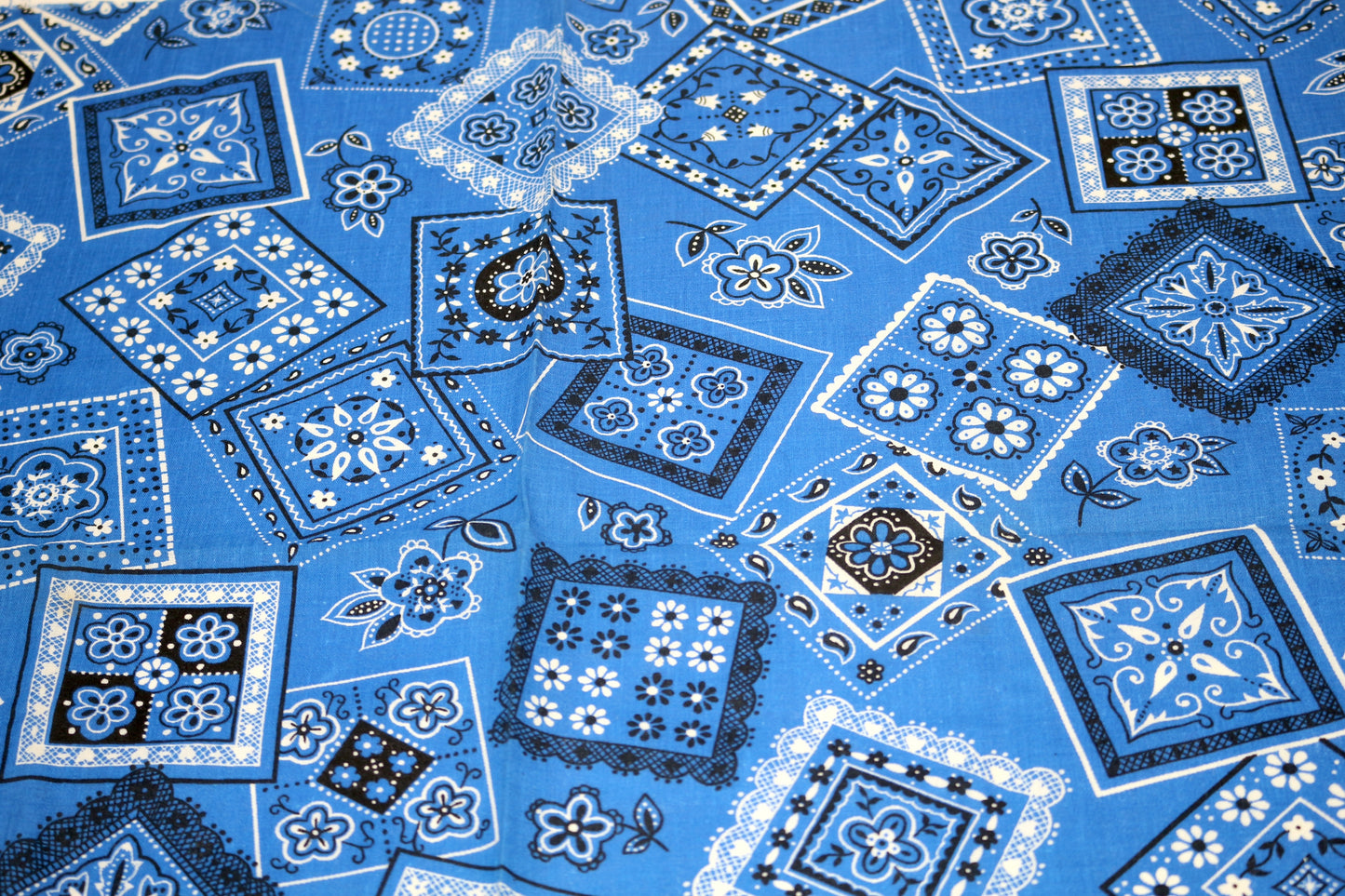 Vintage-Style Blue Bandana Cotton – 46" x 21.5"