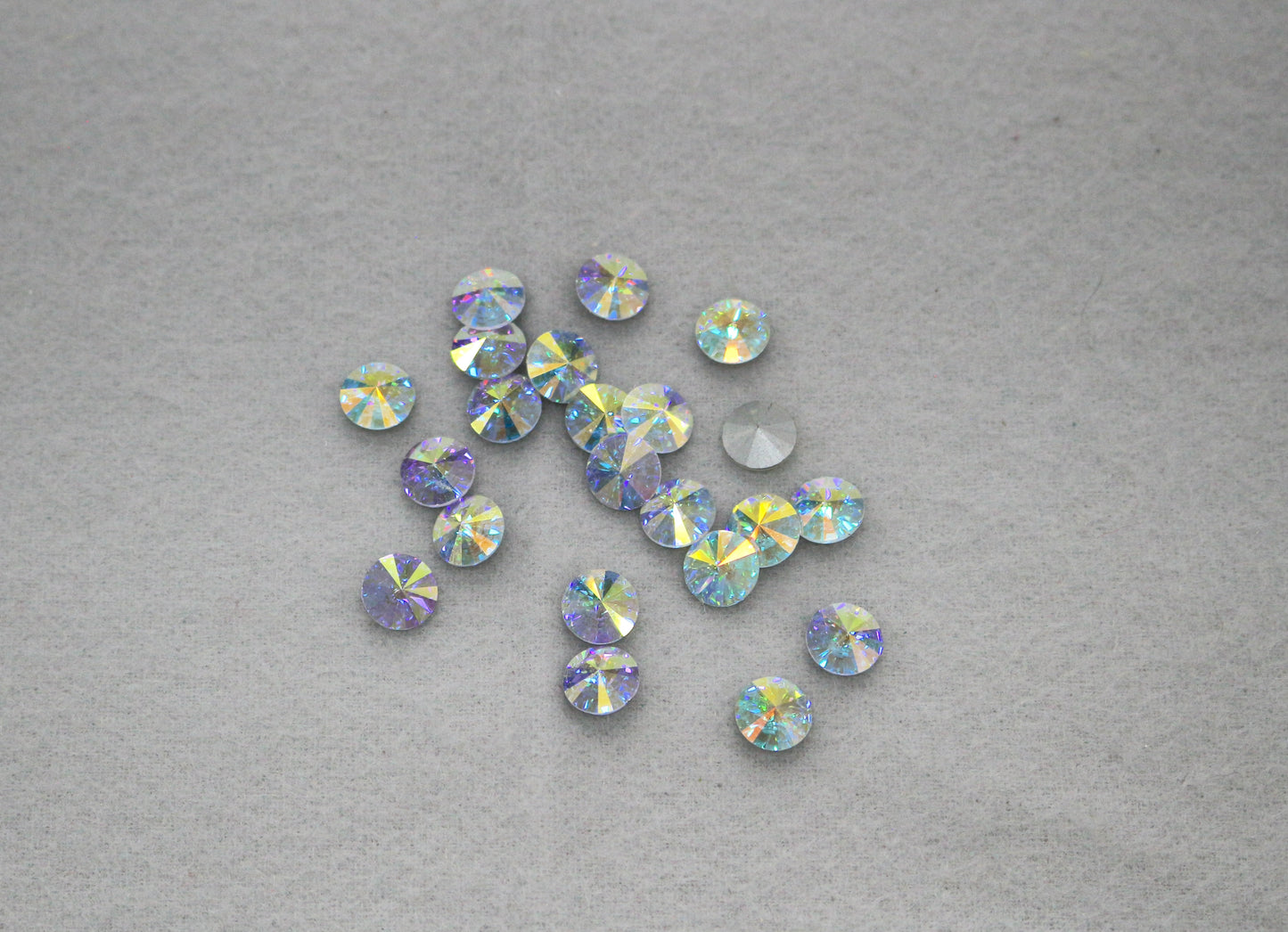 Pointed-Back Iridescent Round Rhinestones