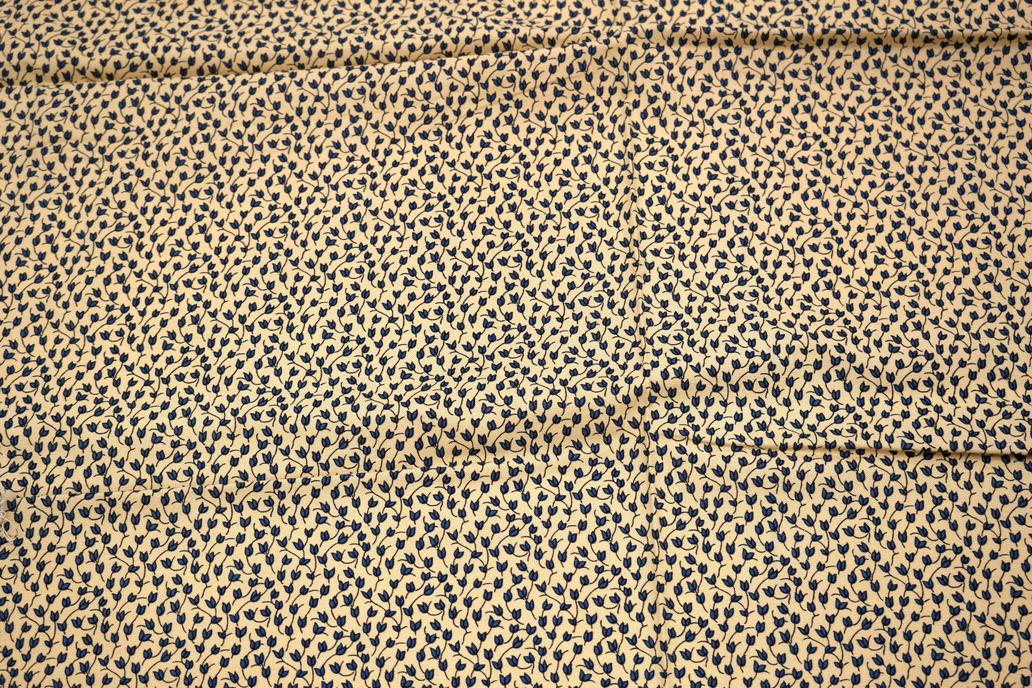 🌿 Cream & Navy Tiny Tulip Cotton Fabric – 44" x 4.5 Yards
