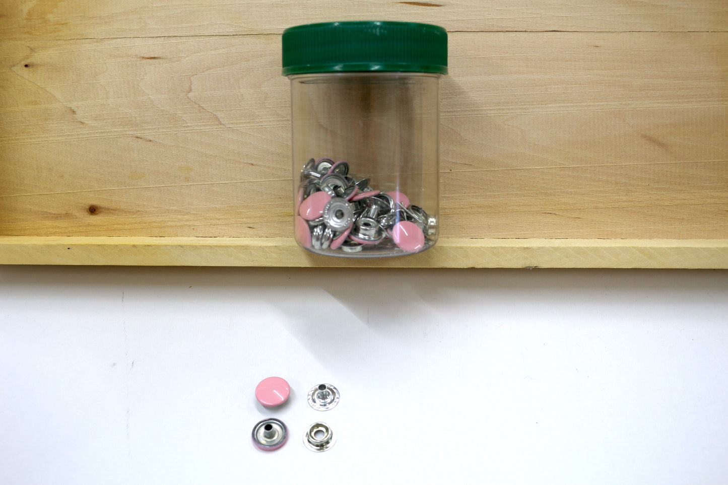 🌸 Pink No-Sew Snaps – Jar of Decorative Snaps with Backs