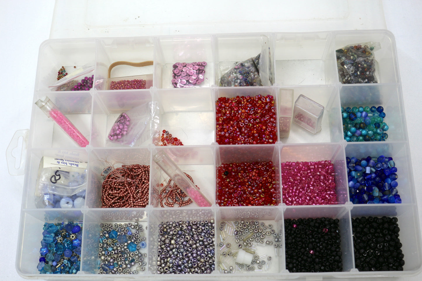 🌈 Rainbow Bead Organizer – Pink, Red & Multicolor Glass & Plastic Beads
