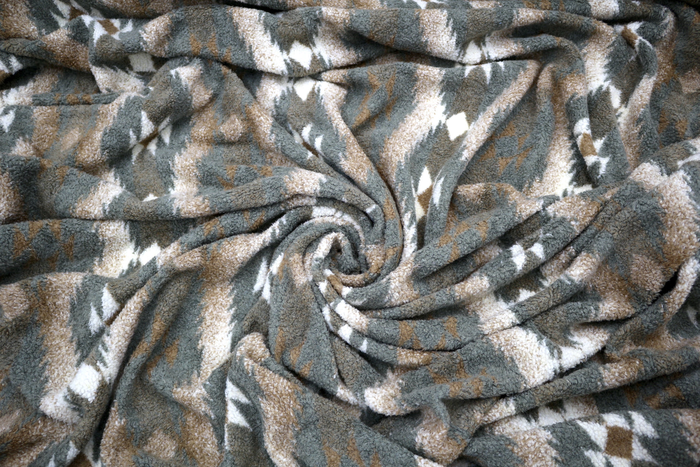 🪡 Soft Short Sherpa Fabric – Geometric Aztec Diamond Print – 63" Wide x 4 Yards