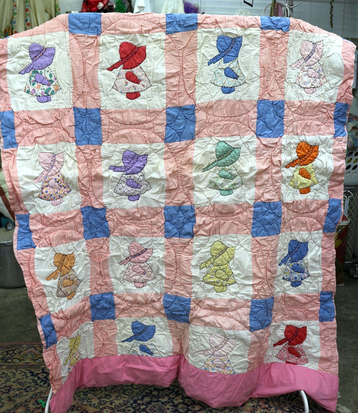 Vintage Hand-Sewn Quilt – Sunbonnet Sue Pattern – 60" x 80" 🌸🧵