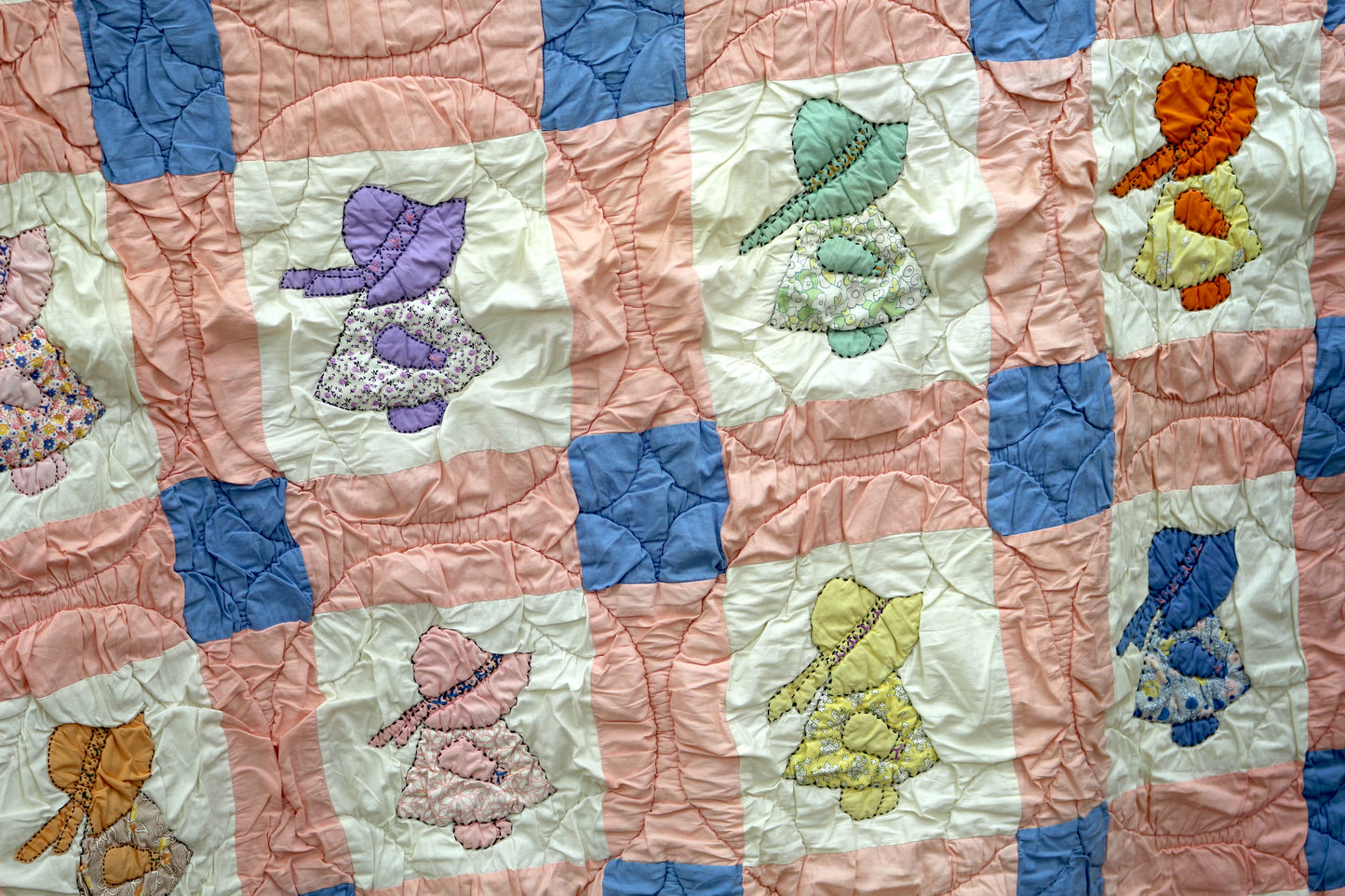 Vintage Hand-Sewn Quilt – Sunbonnet Sue Pattern – 60" x 80" 🌸🧵
