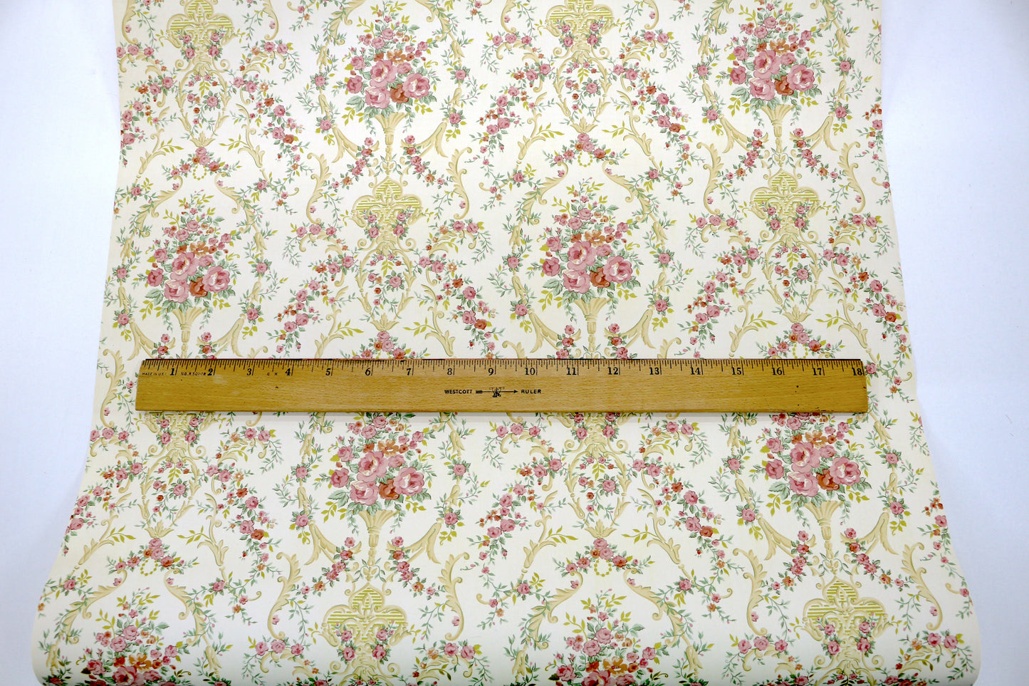 Vintage Wallpaper Roll – Pretty Flowers – $5