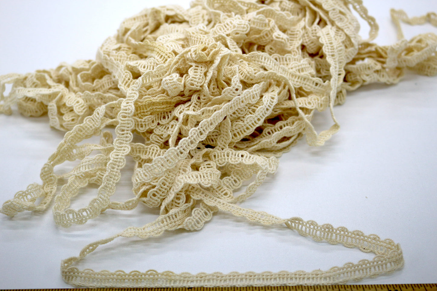 Vintage Cream Lace Trim – Delicate Narrow Design 🌼
