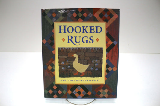 Hooked Rugs by Ann Davies & Emma Tennant – Rug Hooking Inspiration & Techniques 🪡🧵✨