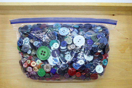 2.5-Pound Button Variety Bag – Mixed Colors & Sizes