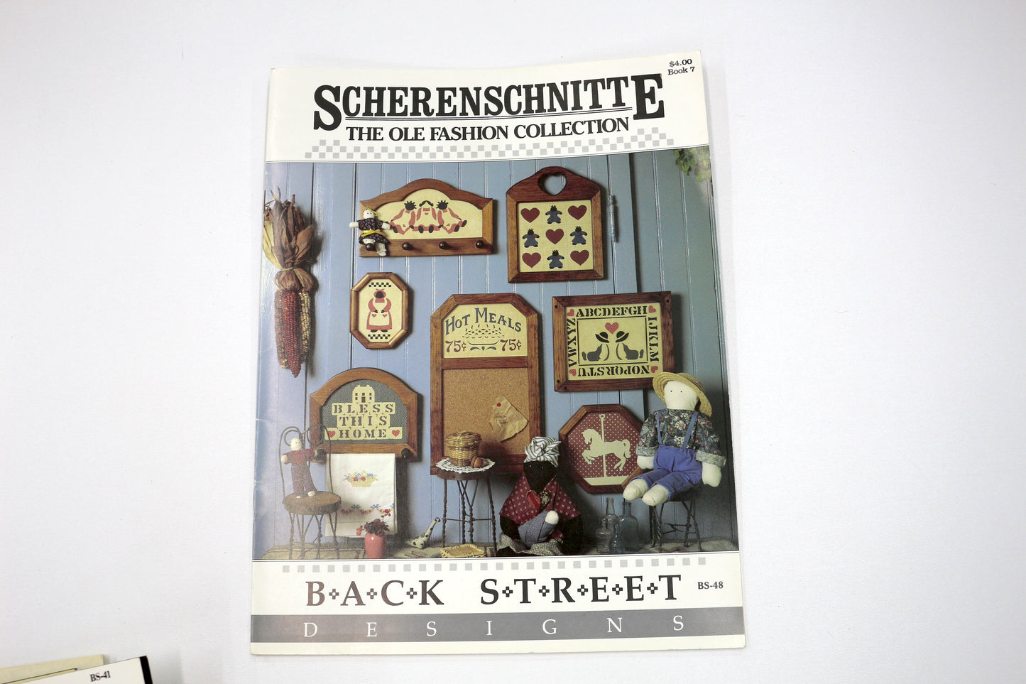 Scherenschnitte Paper Art Booklets & Colored Paper Bundle