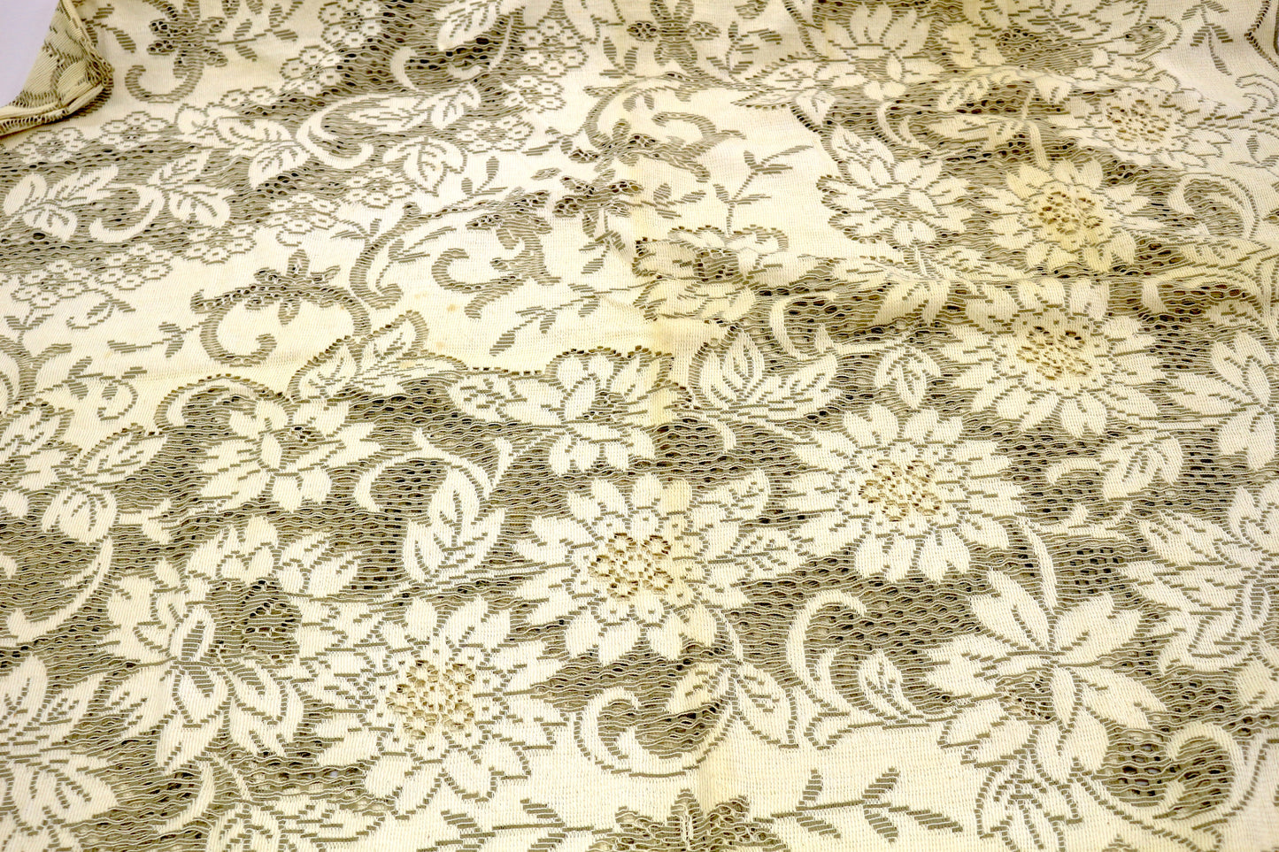 Vintage Lace Tablecloth – 90" x 65" | Floral Pattern | Light Stains