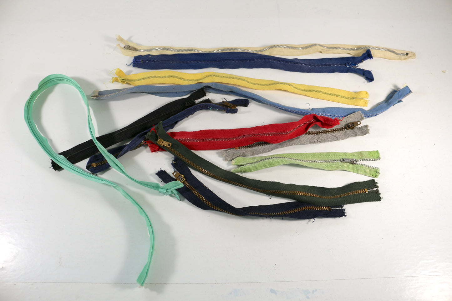 Colorful Zipper Scrap Bundle – Mixed Lengths & Styles