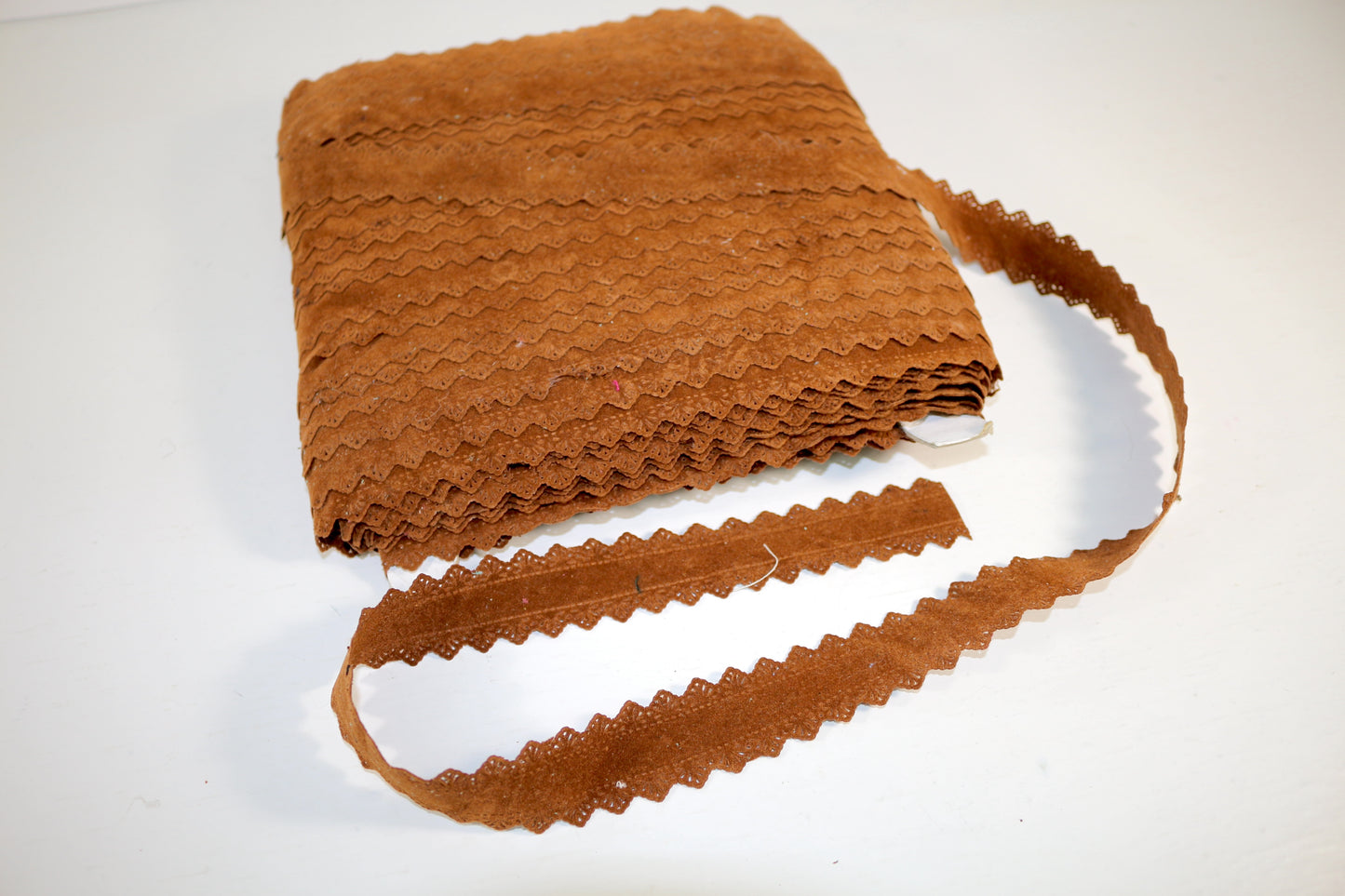 Velvet-Feel Ric Rac Trim – Warm Brown (Continuous Length)