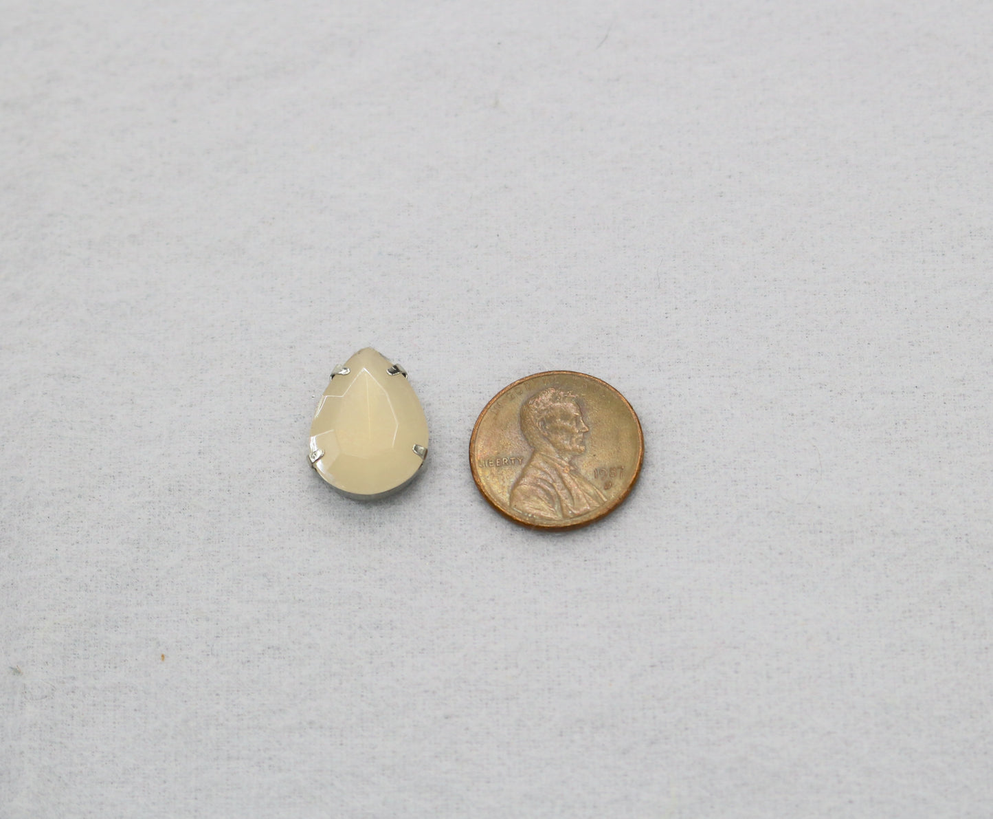 Opalescent Teardrop Sew-On Gem – Metal Setting