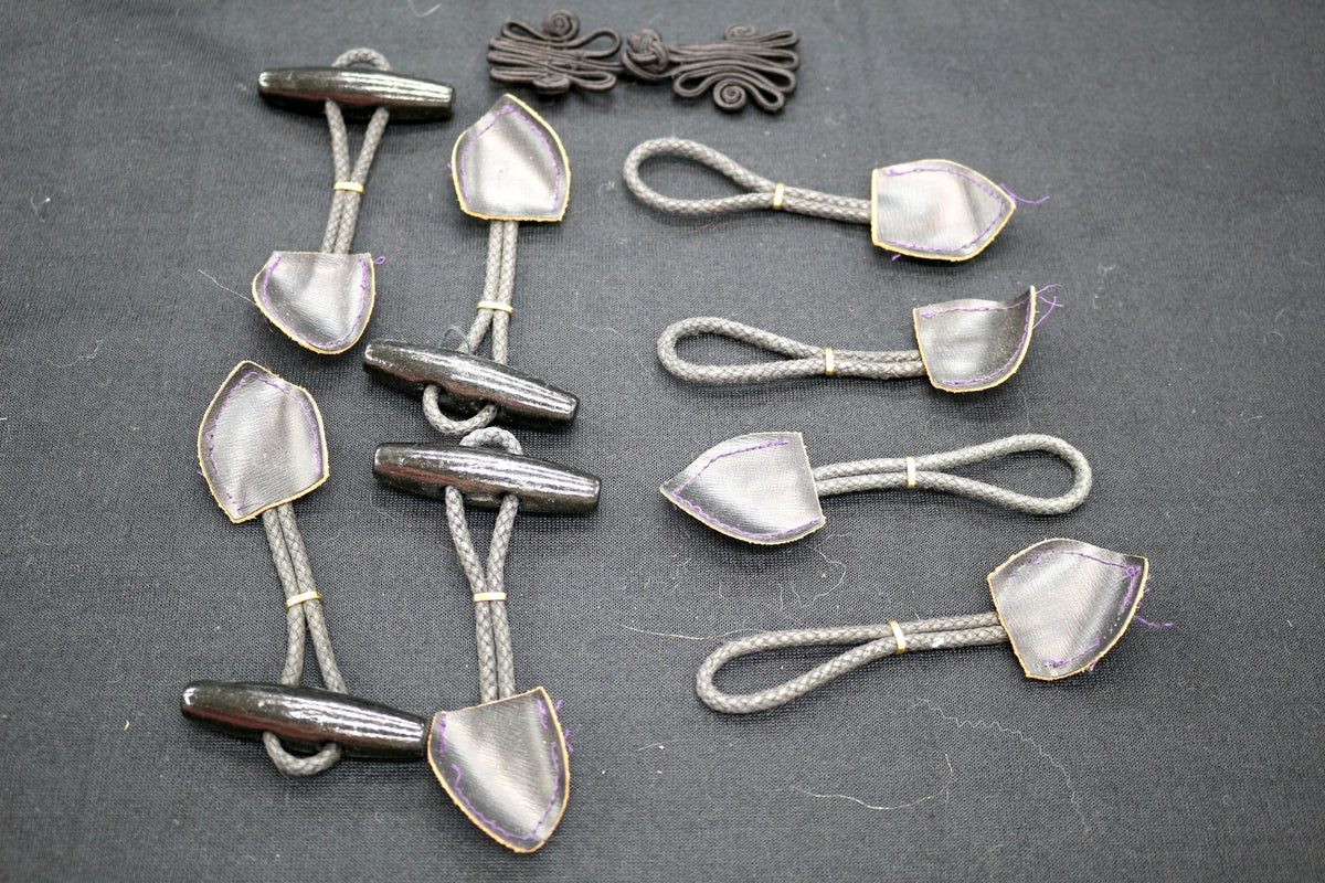 Set of 4 Black Toggle Buttons