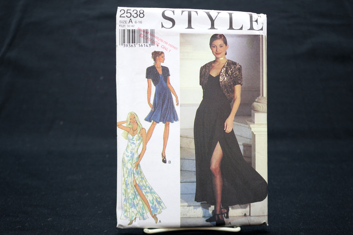 Style 2538 Misses Dress Sewing Pattern size 6-16