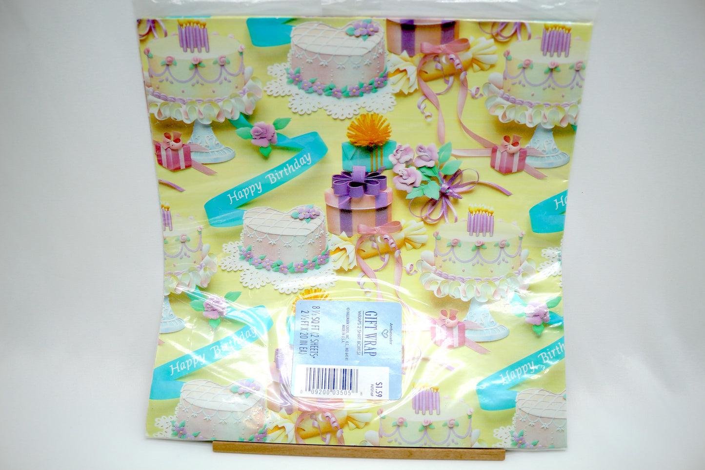 Vintage Gift Wrap 1980 wrapping Paper for Gift Giving, Ephemera, Scrapbooking, Journaling